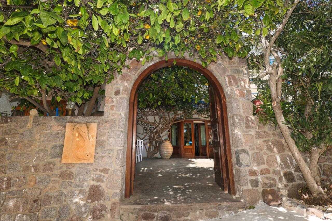 Hotel Hippocampus Perdika  Exterior photo